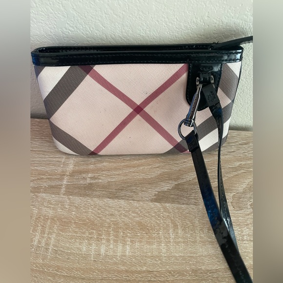 Authentic Burberry wristlet/wallet - Picture 8 of 9